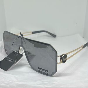Manhattan Edge Shield Sunglasses – Oversized Fashion Statement